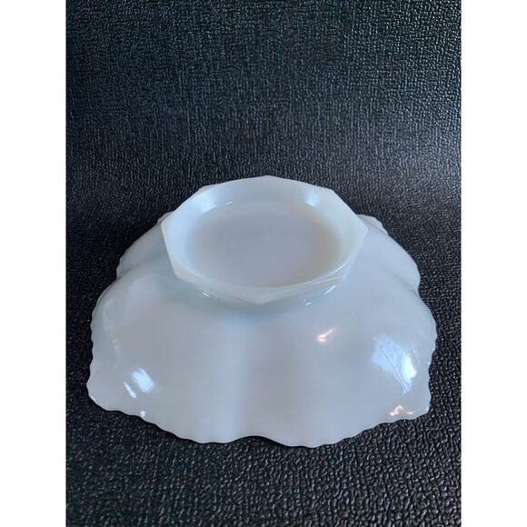 Vintage White Milk Glass Grape Harvest Anchor Hocking Low Fruit Bowl Short - Picture 7 of 13